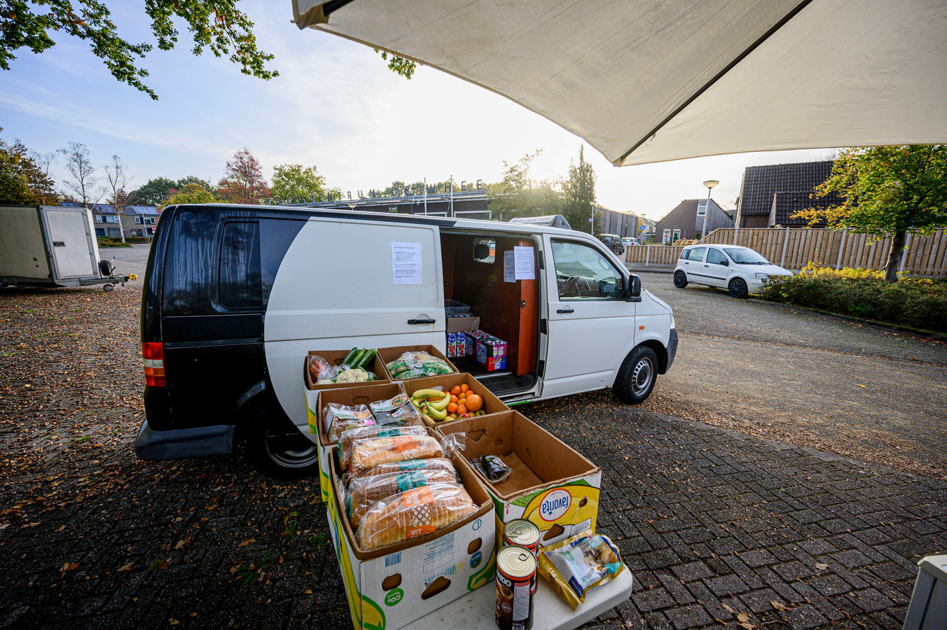 Gratis minisupermarkt blijft in elk geval maand langer rijden in Goor ...