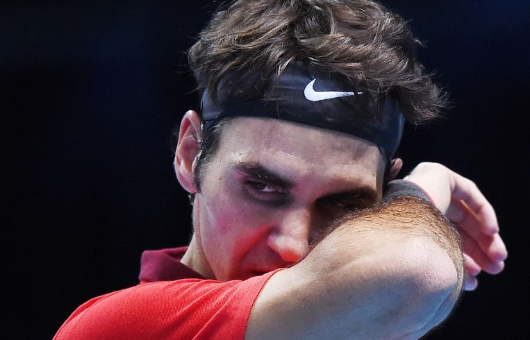 Roger Federer speelde een wedstrijd tegen Stanislas Wawrinka, tijdens halve finale van de ATP World Tour Finals. Beeld epa