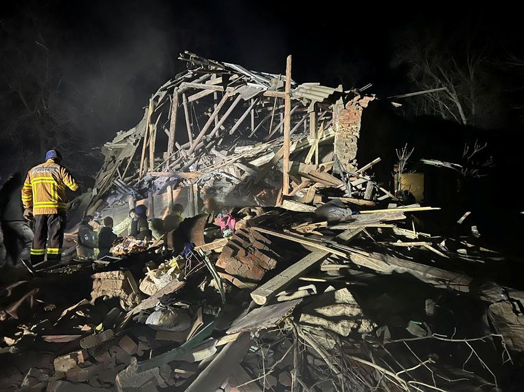 Een huis in Kostjantynivka is vernietigd door een Russische aanval. Beeld via REUTERS