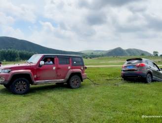 Een auto lostrekken doe je zo (niet)