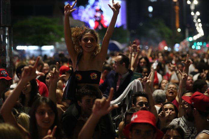Aanhangers van Lula vieren de overwinning in Sao Paolo.