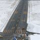 Vliegtuig schiet van landingsbaan in Japan