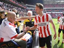 PSV’ers bezorgen ernstig zieke supporter Peter van Horssen bijzonder moment