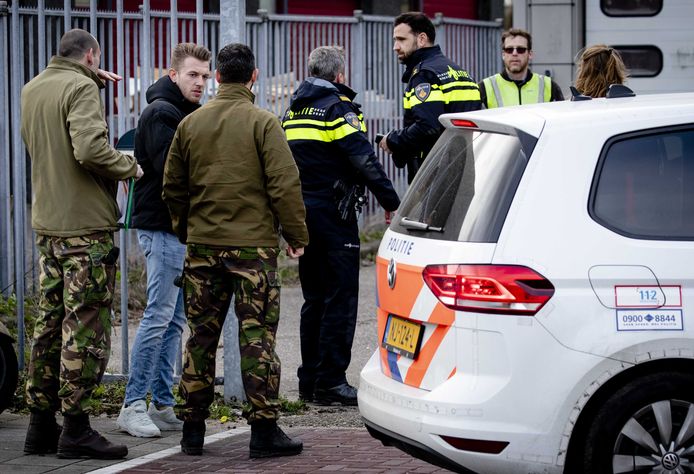Gisteren ontploften twee brieven met explosieven, in een postsorteercentrum van ABN AMRO in Amsterdam en bij een postsorteerbedrijf in Kerkrade. Ook daar vielen gelukkig geen gewonden.