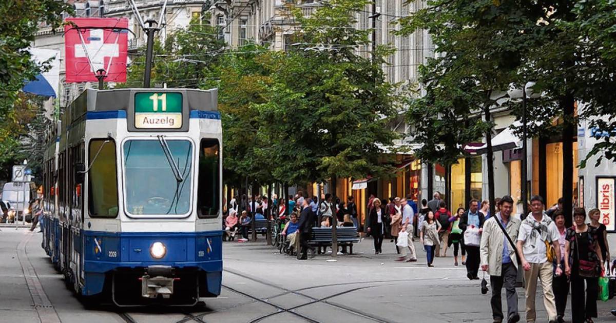 Il tram gira per Zurigo per sei ore con il padre morto e il figlio stordito: “La gente è troppo occupata con se stessa” |  all’estero