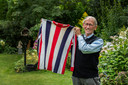 Cees Remmers met zijn lievelingsshirt uit de jaren zestig