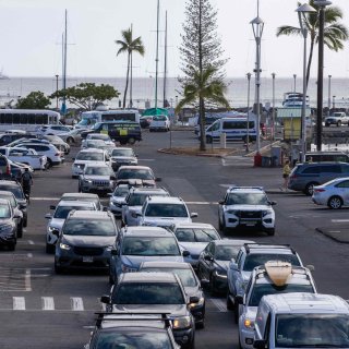 Lage golven bereiken Hawaiiaanse kust, tsunami-autoriteit waarschuwt voor vervolg