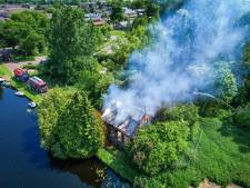 Brand verwoest leegstaande boerderij in Hasselt