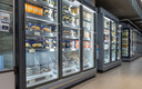 Dans ce nouveau magasin ixellois, le choix des frigos a été longuement étudié. L'enseigne a opté pour des frigos et congélateurs à portes, qui demandent moins de place.