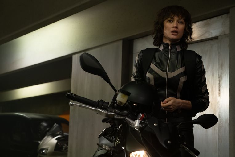 The Courier: een ouderwetse knokfilm, met Olga Kurylenko ...