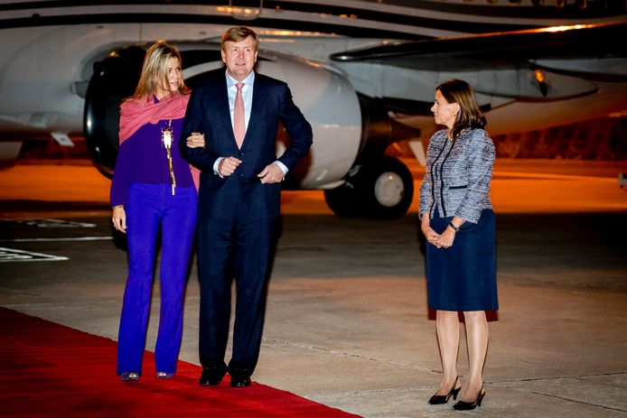 Koning Willem-Alexander en koningin Maxima arriveerden gisteravond op vliegveld Figo Maduro in Portugal.