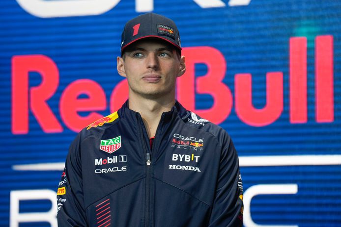 Max Verstappen bij de presentatie van de RB19