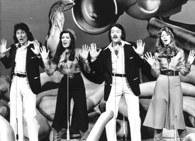 ‘Save Your Kisses for Me’ singer Martin Lee (77) has died