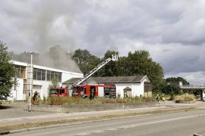 Grote brand in voormalige melkfabriek in Leunen: geen gewonden