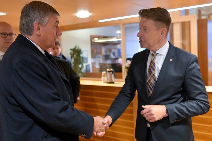 Vlaams minister-president Jan Jambon (N-VA) en Terje Aasland, de Noorse minister van Olie en Energie, tijdens een diplomatieke missie in de Noorse hoofdstad Oslo.