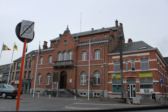 Het gemeentehuis van Lennik.