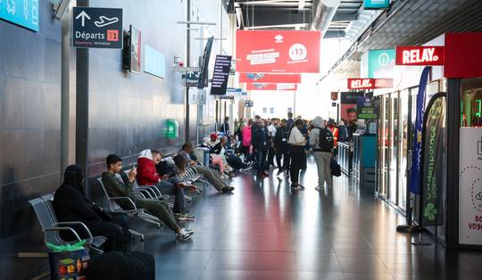 ‘Wie een kleine fout maakt, wordt onmiddellijk berispt’: waarom het personeel van luchthaven in Charleroi staakt