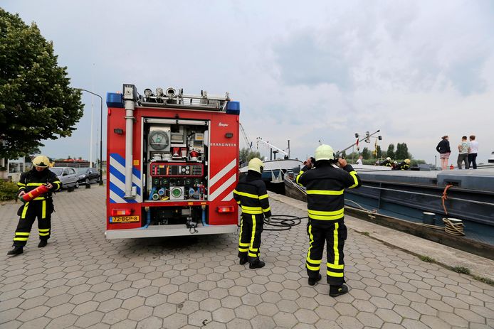 Brand op schip in Werkendam