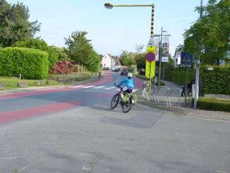 Stad voert fietsstraat in op Spoele na heraanleg: “Nieuw verkeerslicht aan school springt op rood bij overdreven snelheid”