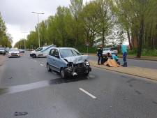 Persoon gewond na flinke botsing op Erasmusweg Den Haag