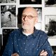 Zeldzaam: fotograaf Wim Dingemans ontwikkelt nog zwart-witrolletjes