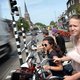 Het stucwerk dreunt van de muur in Aalst