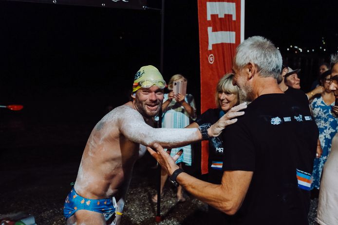 Gelukt! Ultrasporter Matthieu Bonne (29) breekt record non-stop ...
