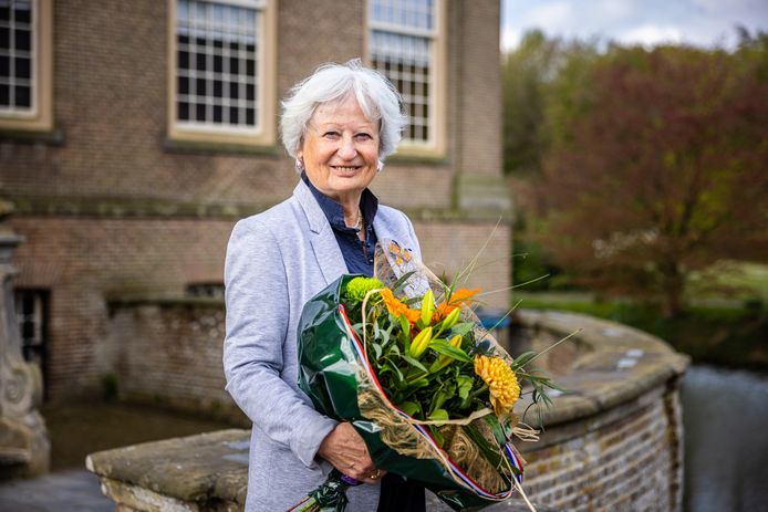 Liesbeth Cremers (74) ontving bij kasteel Eerde een lintje. Zelf is ze mede-eigenaar van landgoed Vilsteren.