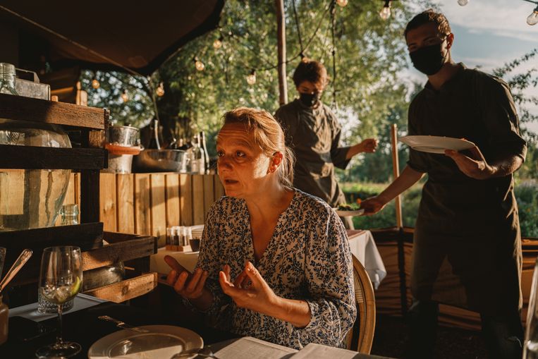 ‘Op een backpacking-reis in Cambodja zeiden mijn zonen: is dat nu wel oké, met zo’n bootje de jungle in? ik zei dan: allee, jongens, keitof!’ Beeld Wouter Van Vooren