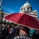 Terwijl Servië een parlement kiest, eist de president alle aandacht op