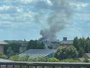 Brand in winkel/restaurant op Turnhoutsebaan: dikke rookwolk zichtbaar tot ver boven Antwerpen