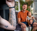 Sebastian van Laar met zijn zoon Zayn. Het traject richting zwangerschap was ongekend heftig.