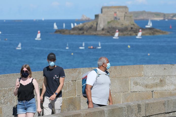 Toeristen in het Franse Saint-Malo.
