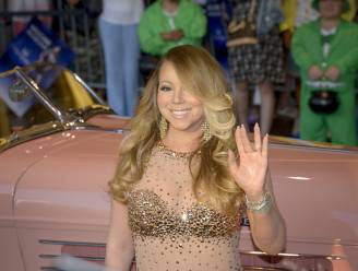 ‘Ontdooide’ Mariah Carey luidt kerstseizoen in met ludiek filmpje: “Het is weer die tijd!”