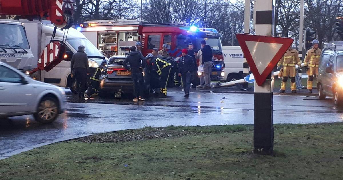 Meerdere gewonden bij ongeluk in Almelo.