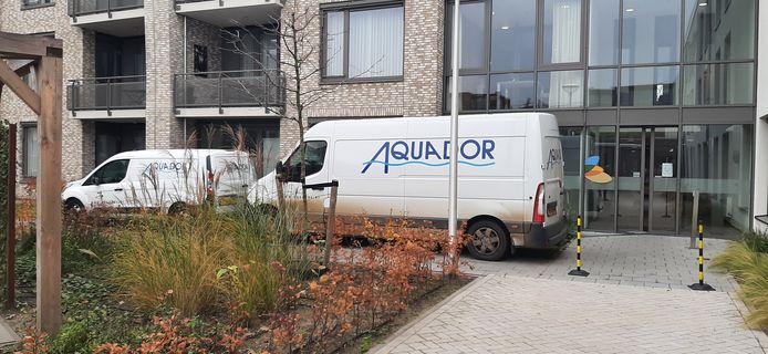 Het bedrijf Aquador begon vrijdagochtend met het reinigen van waterleidingen in het Schijndelse Servaeshof.