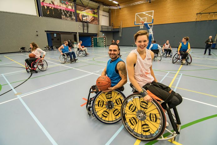 Mustafa Korkmaz en Bo Kramer. Sportcomplex Merwestein in Nieuwegein heeft sinds kort een experience center voor rolstoelbasketbal. In het complex is alle ruimte voor de beoefening van rolstoelbasketbal en is er een showroom met pasruimtes.