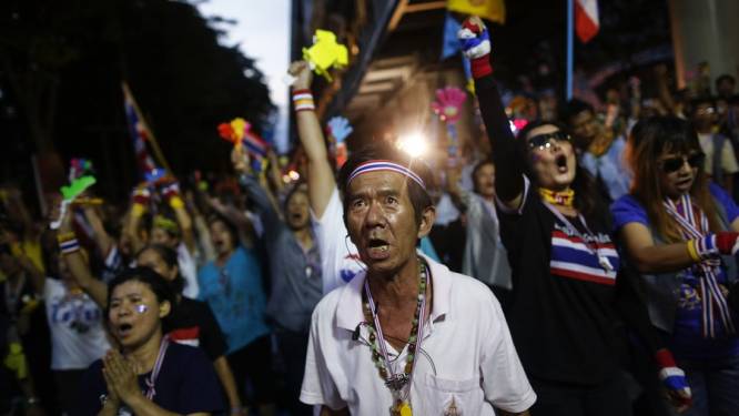 Les manifestants coupent l'électricité au siège de la police thaïlandaise