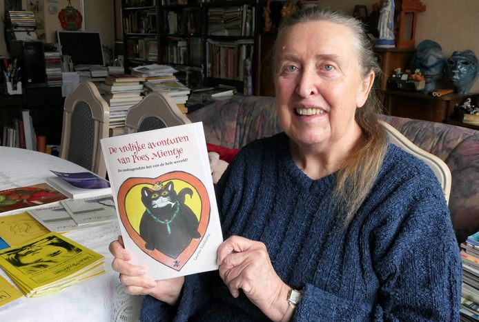 Laurine Vandepitte met haar nieuwste boek.