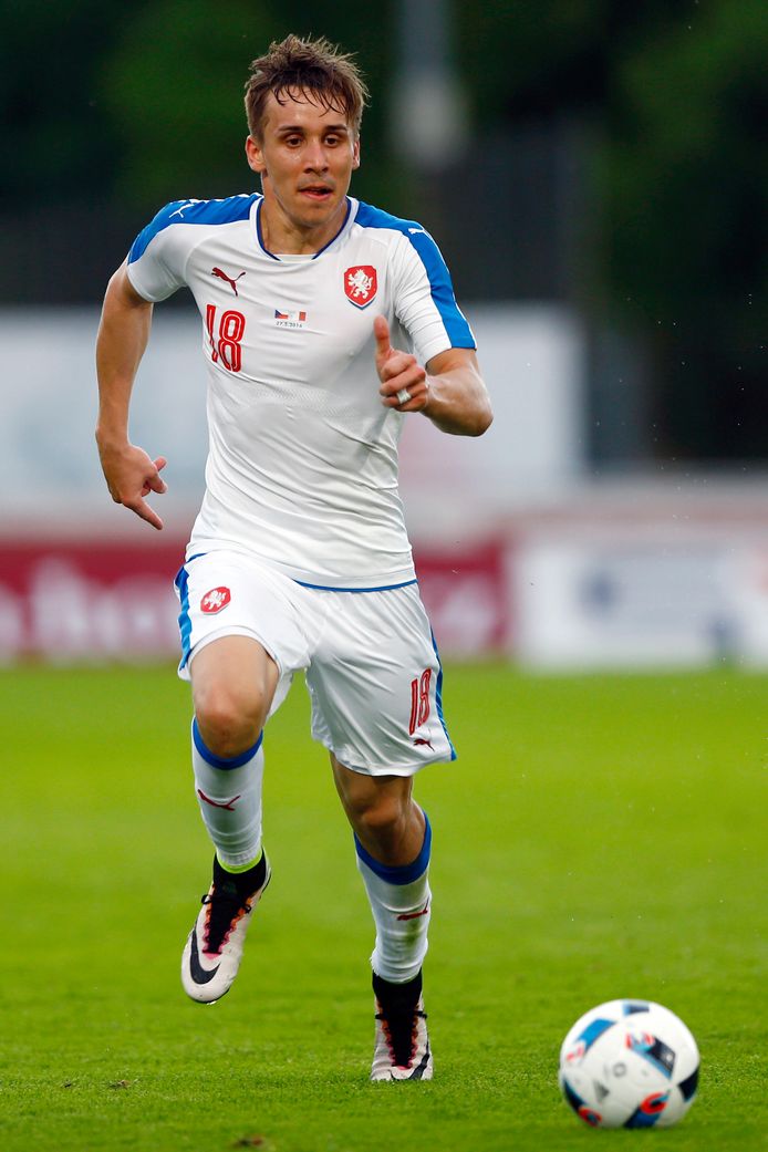 Josef Sural in actie voor het Tsjechische nationale elftal. Hij had 20 caps op zijn naam staan.