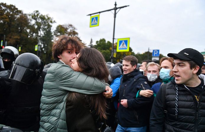 (Illustratiebeeld) Jongeren tijdens een demonstratie in Sint-Petersburg afgelopen woensdag.