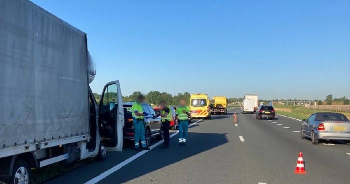 File door ongeluk met meerdere auto’s op A50 bij Volkel, linkerrijstrook dicht.