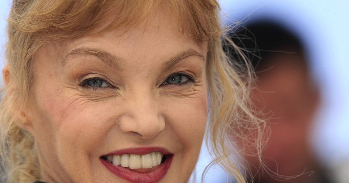 arielle dombasle marraine de la gay pride parisienne people 7sur7 be