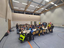 Les enfants ont été accueillis dans une salle de sports, où ils ont reçu un petit déjeuner bien mérité.