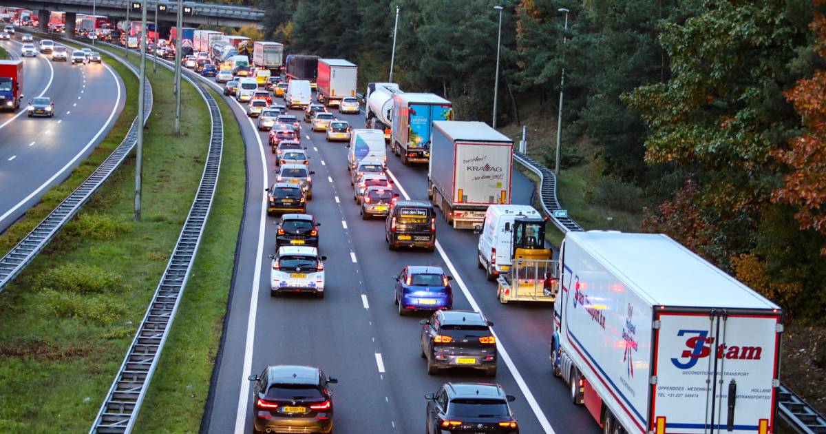Ongeluk A50 tussen Arnhem en Apeldoorn: weg weer vrij, nog wel file.