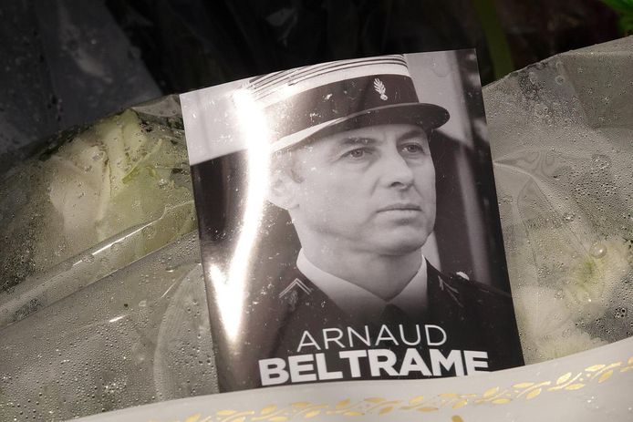 Victime De Son Heroisme Une Plaque En Hommage A Arnaud Beltrame Fait Polemique Monde 7sur7 Be