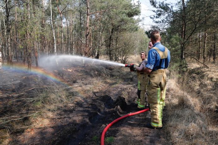 Natuurbrand woedt bij landgoed De Utrecht in Esbeek