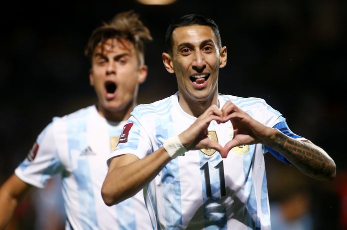 Di Maria (rechts) neemt na het WK in Qatar afscheid als international