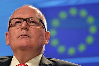 Europese Commissie voert druk op Polen op vanwege omstreden wetshervorming