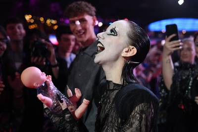 Is dit de meest beruchte deelnemer van het Songfestival? Ierse artiest is ‘echte heks’: “Maar ik drink geen bloed”